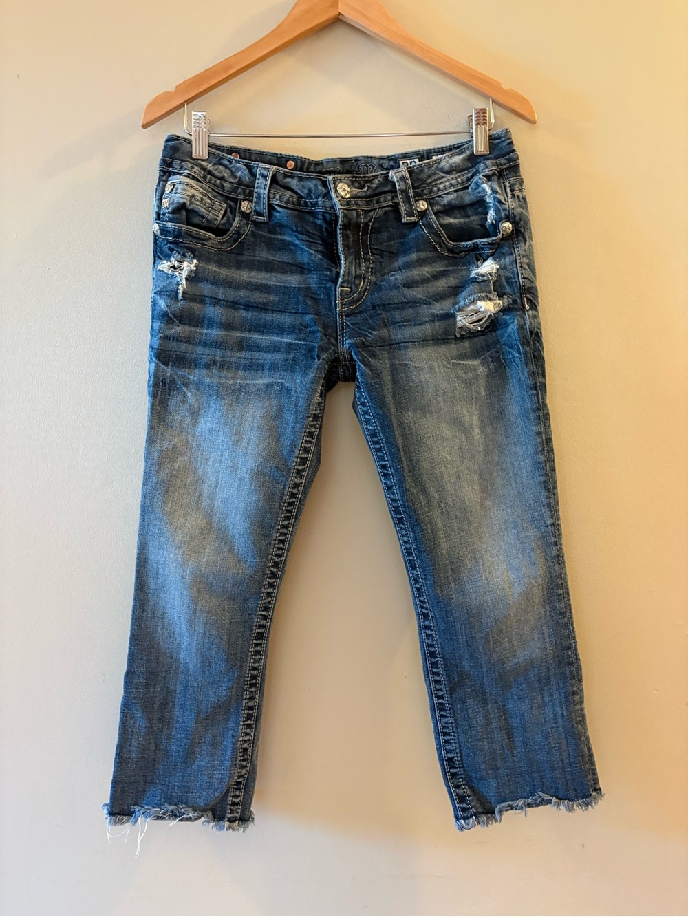 Miss Me Distressed Capri jeans, Raw Hem Embellished, Y2K, women’s Sz 30